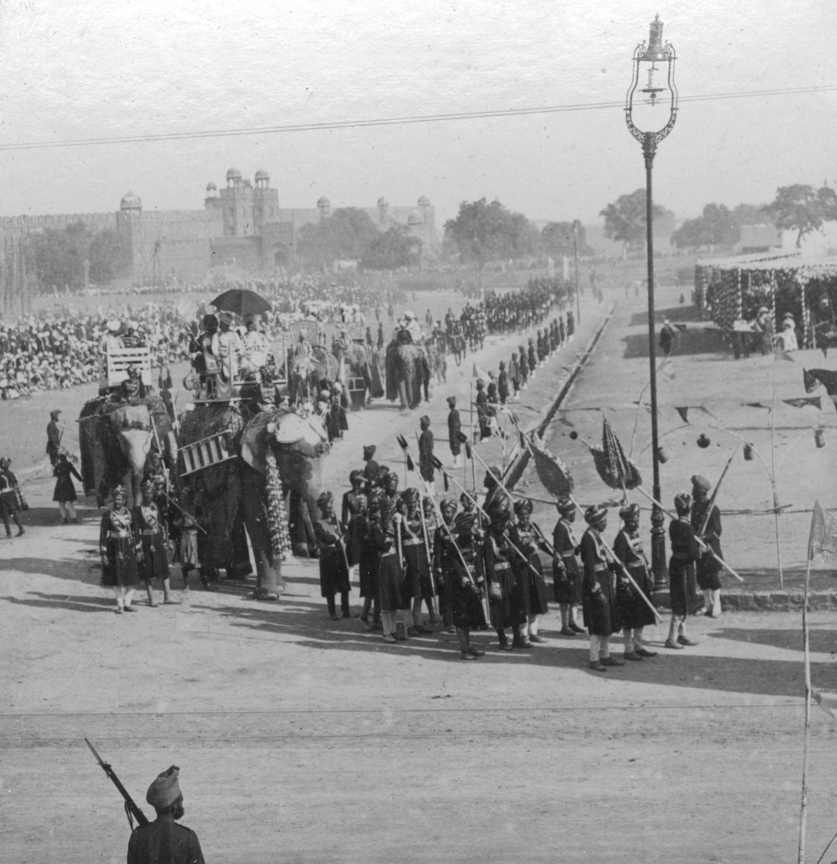 Maharajahs runder Jumma Muisjid, Delhi, India, 1913. av H. D. Girdwood