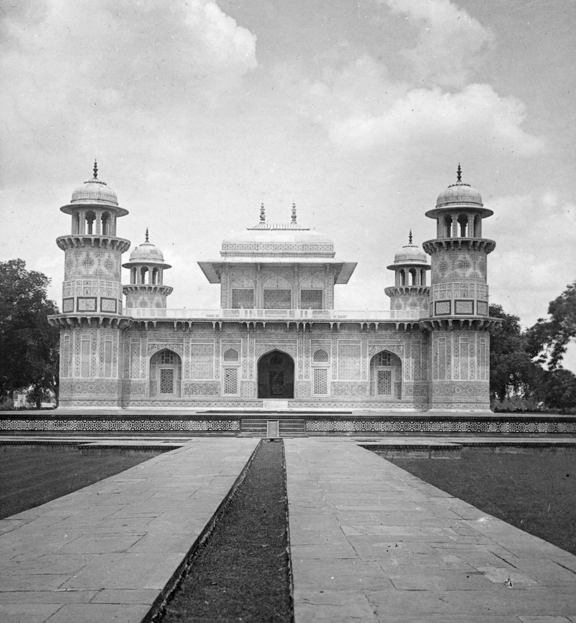 Itmad-Ud-Daulahs grav, Agra, India, tidlig på 1900-tallet. av H. Hands and Son