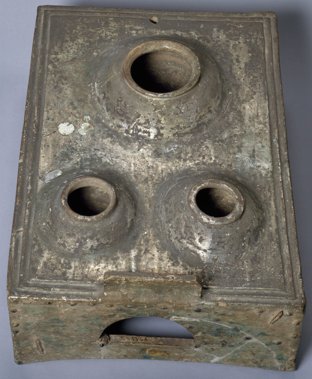 Miniatyrovn, Kina. Kinesisk sivilisasjon, Han-dynastiet, 3. århundre f.Kr.-3. århundre e.Kr. (metall) av Han Dynasty Chinese School