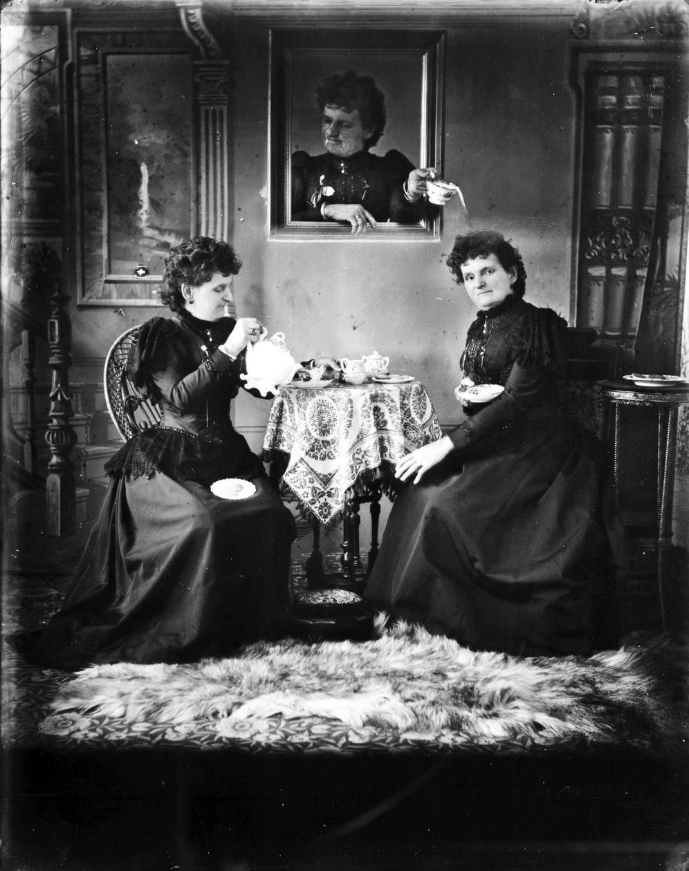 Selvportrett, ca. 1893 (bw-bilde) av Hannah Maynard