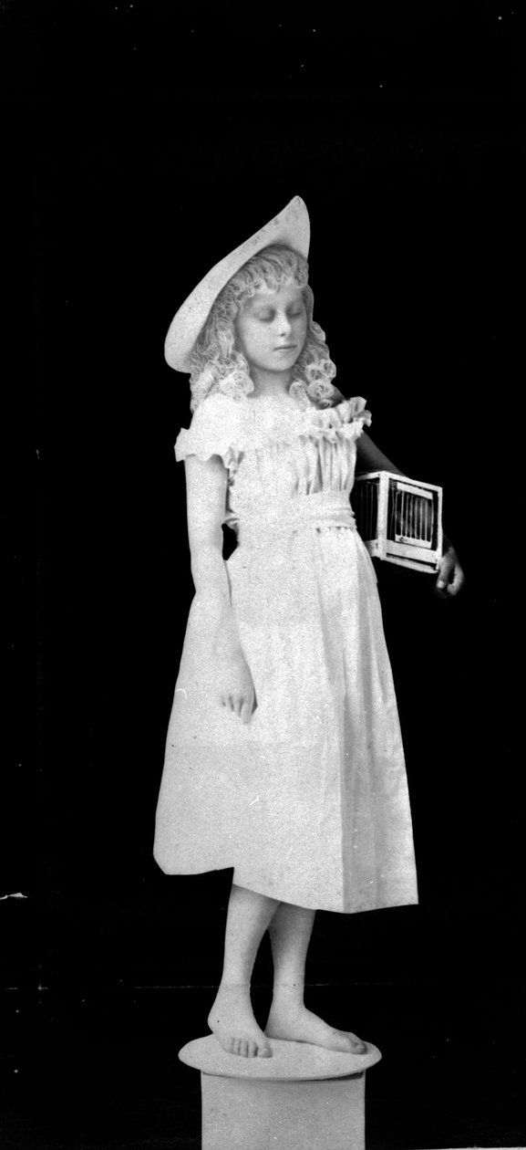 Statuary fra Life; Girl Holding Birdcage, ca. 1890 (bw-bilde) av Hannah Maynard