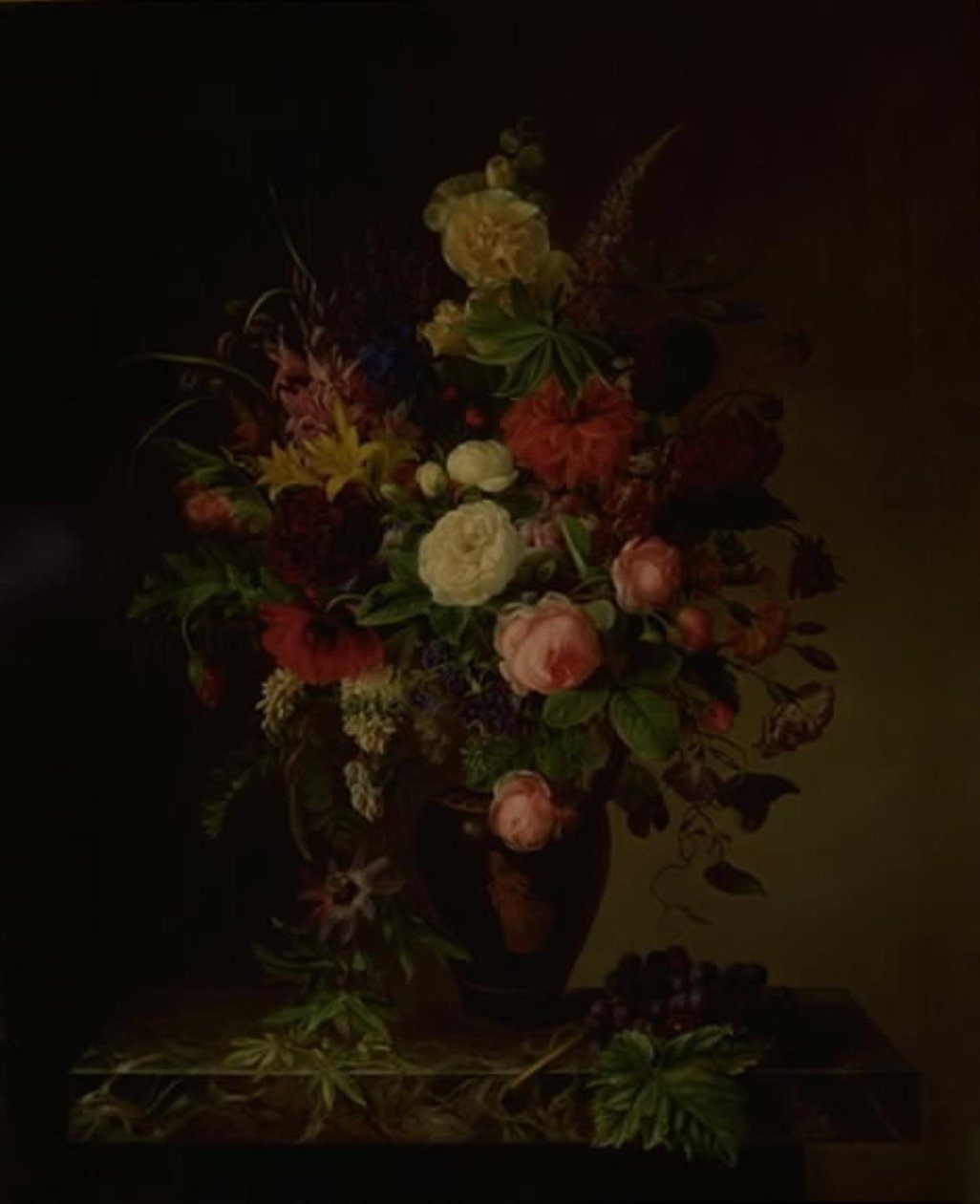 En vase med blomster av Hanne Hellesen