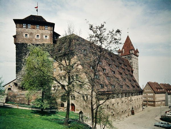 Utsikt over Mauthalle, opprinnelig bygget som et kornlager i ca. 1500 av Hans Beheim