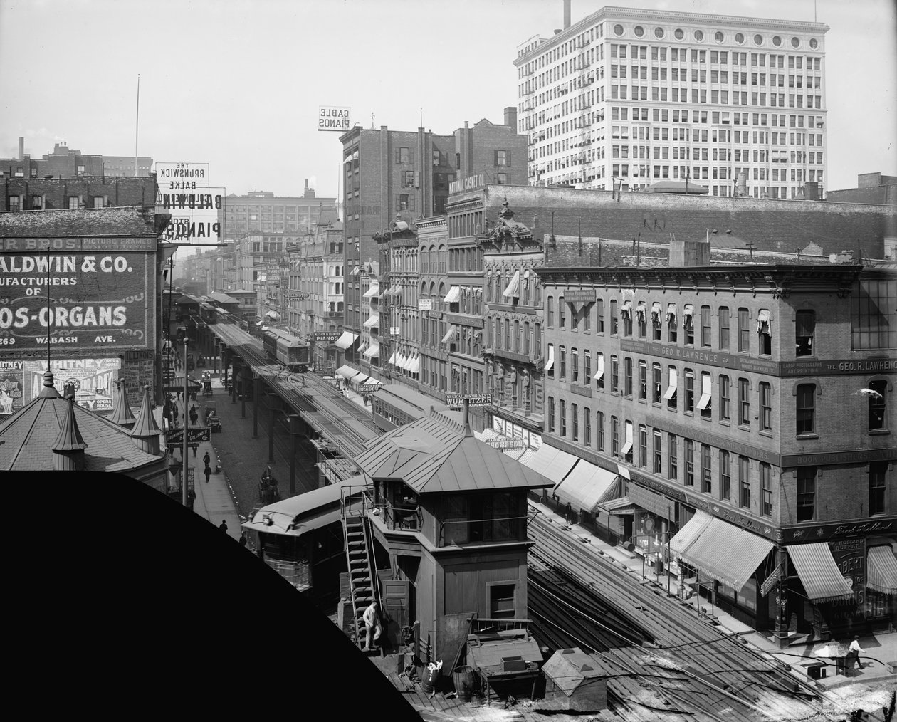 Elevated railroad, Wabash Avenue, Chicago, Illinois, ca. 1900-10 (s/hvitt-bilde) av Hans Behm