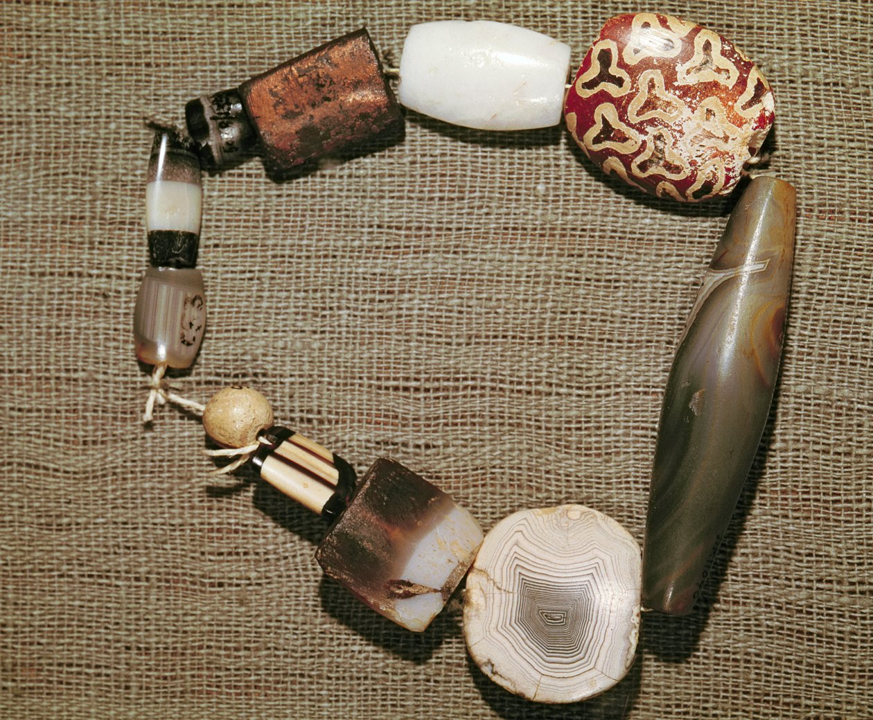 Armbånd, fra Mohenjo-Daro, Indus Valley, Pakistan, ca. 3000 f.Kr. (polert stein) av Harappan