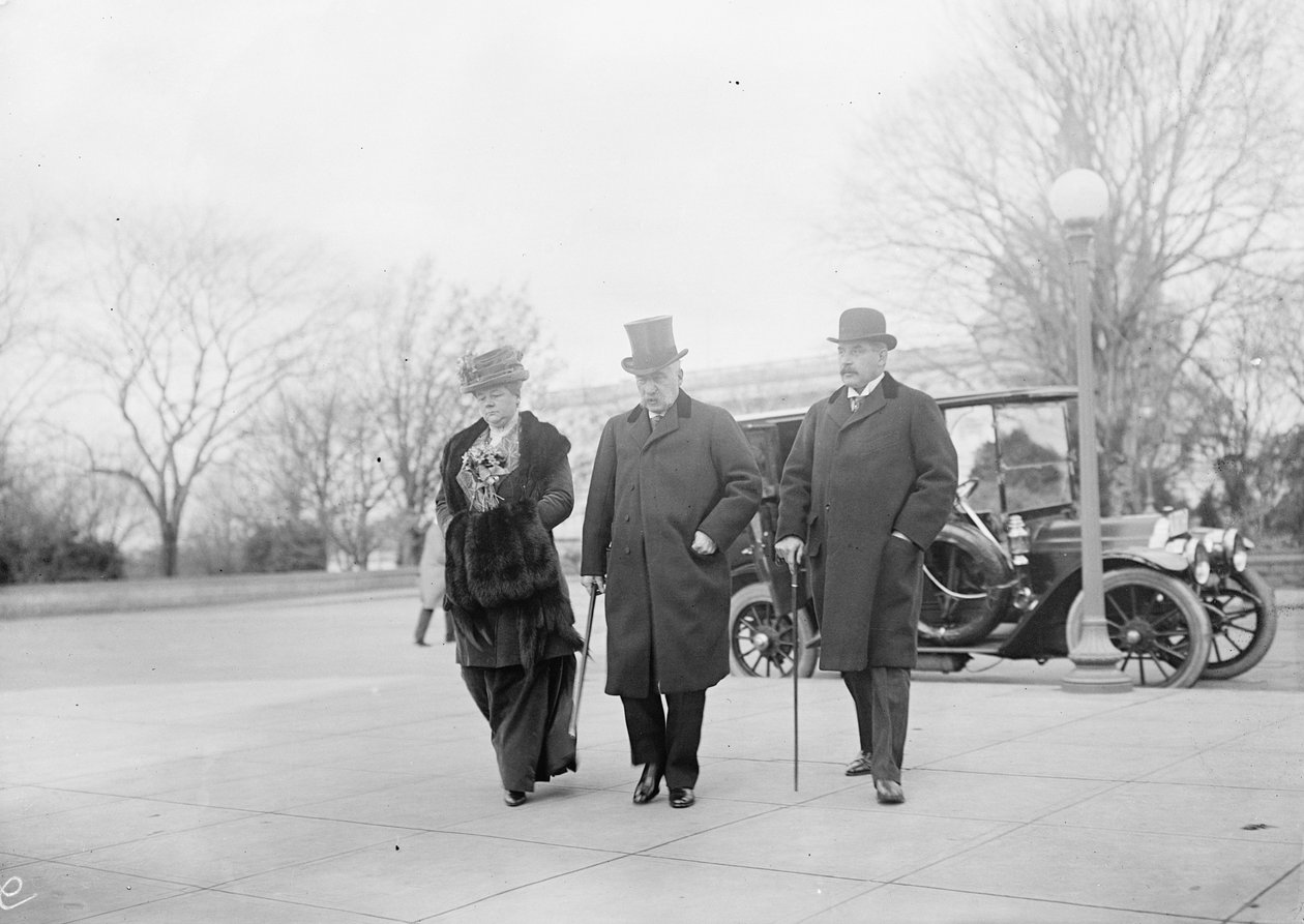 John Pierpont Morgan med sin sønn og datter deltar på Money Trust Investigation av Harris & Ewing