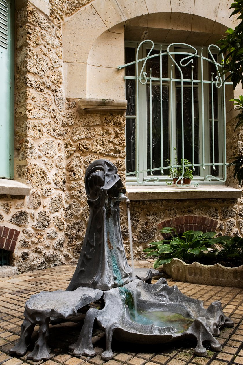Fontene, gårdsplassen til Castel Beranger, 1897-98 av Hector Guimard