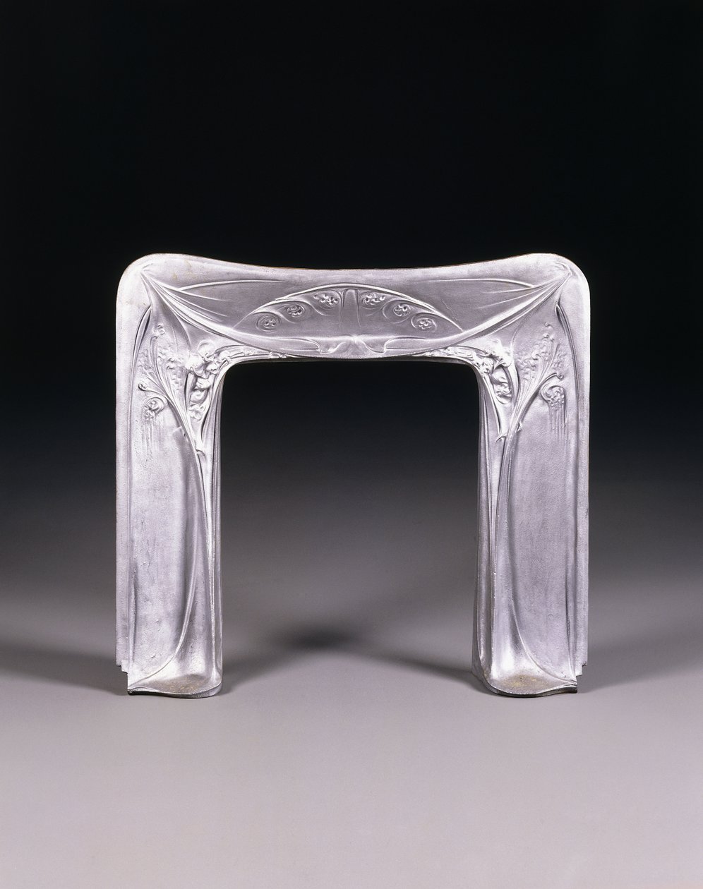 En peis, ca. 1904 (støpejern) av Hector Guimard