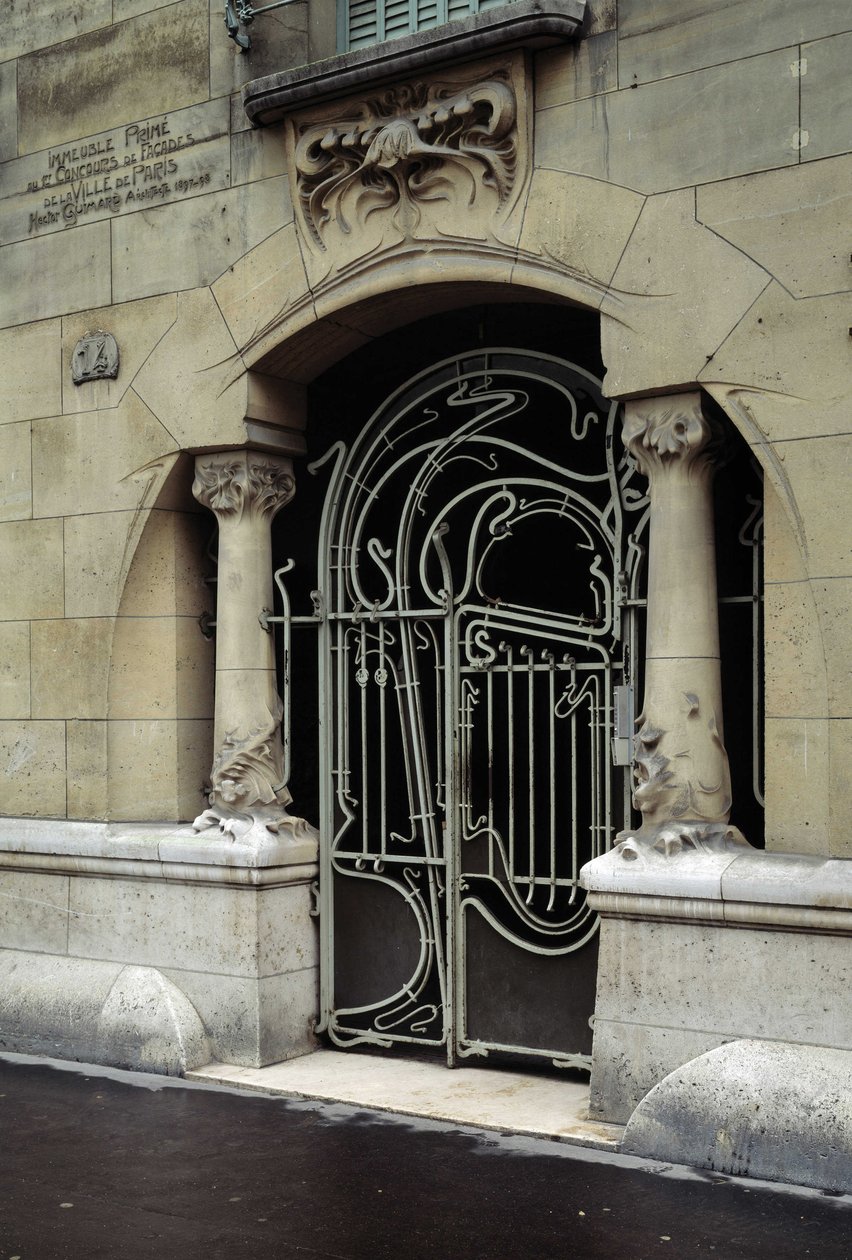 Art Nouveau-arkitektur: utsikt over inngangsdøren til Castel Beranger som ligger på 14, rue de la Fontaine i det 16. arrondissementet i Paris. Designet av arkitekten Hector Guimard (1867-1942) DR av Hector Guimard