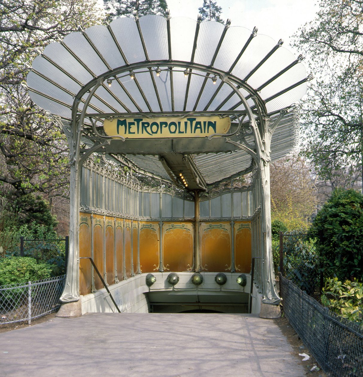 Porte Dauphine, metrostopp, Guimard-arkitektur. av Hector Guimard