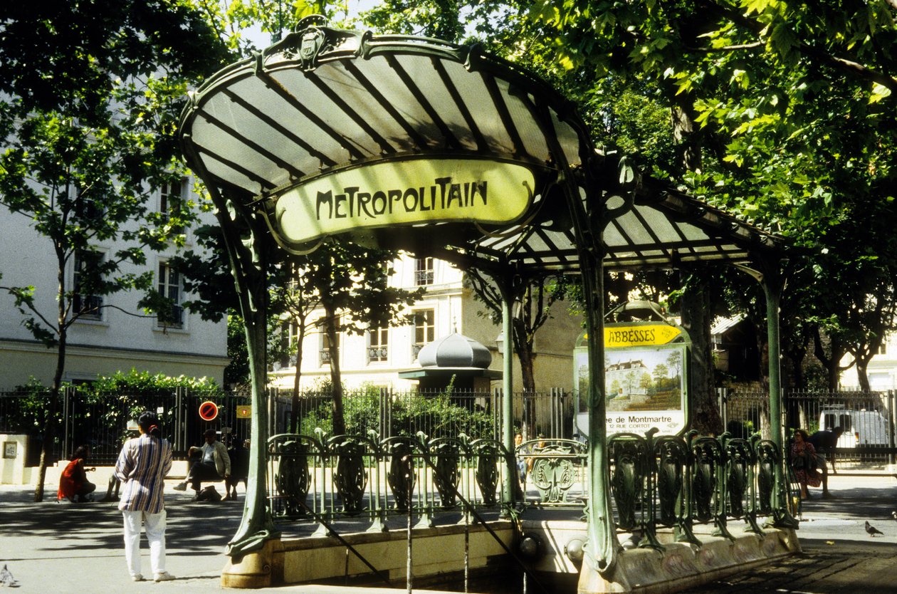Subway station Abbesses in Paris, France av Hector Guimard