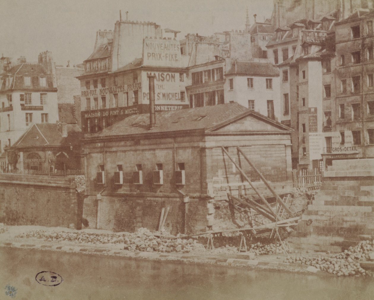 Utsikt over gamle parisiske hus med utsikt mot Pont St.Michel, ca. 1851 (kalotypebilde) av Henri Jean Louis Le Secq