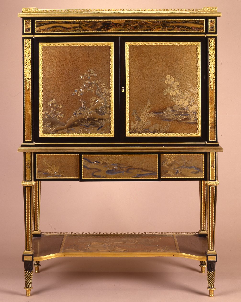 En ormolu-montert sekretær i Louis XVI-stil av Henri Dasson
