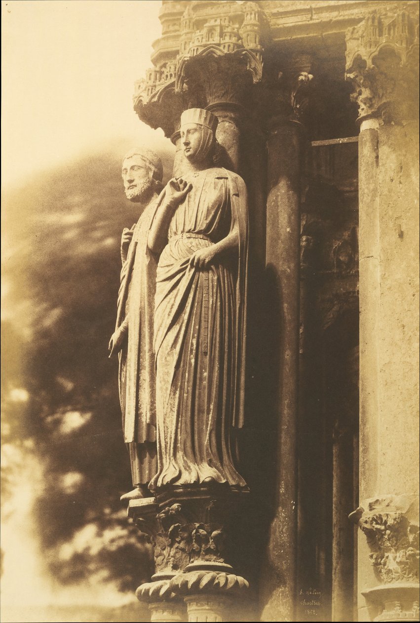 [Store figurer på den nordlige verandaen, Chartres katedral], 1852. av Henri Le Secq