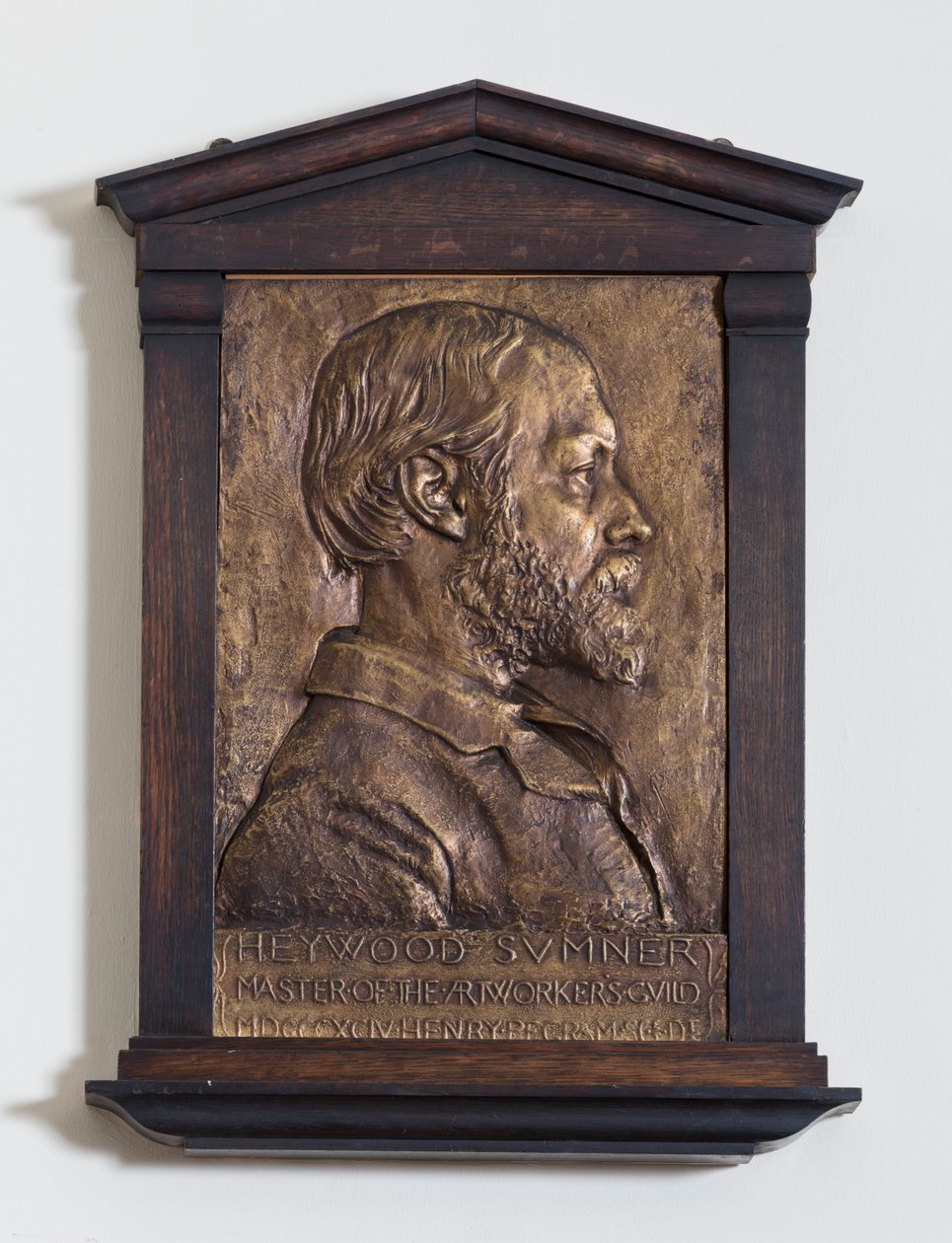 Plakett med Heywood Sumner, designer av Henry Alfred Pegram