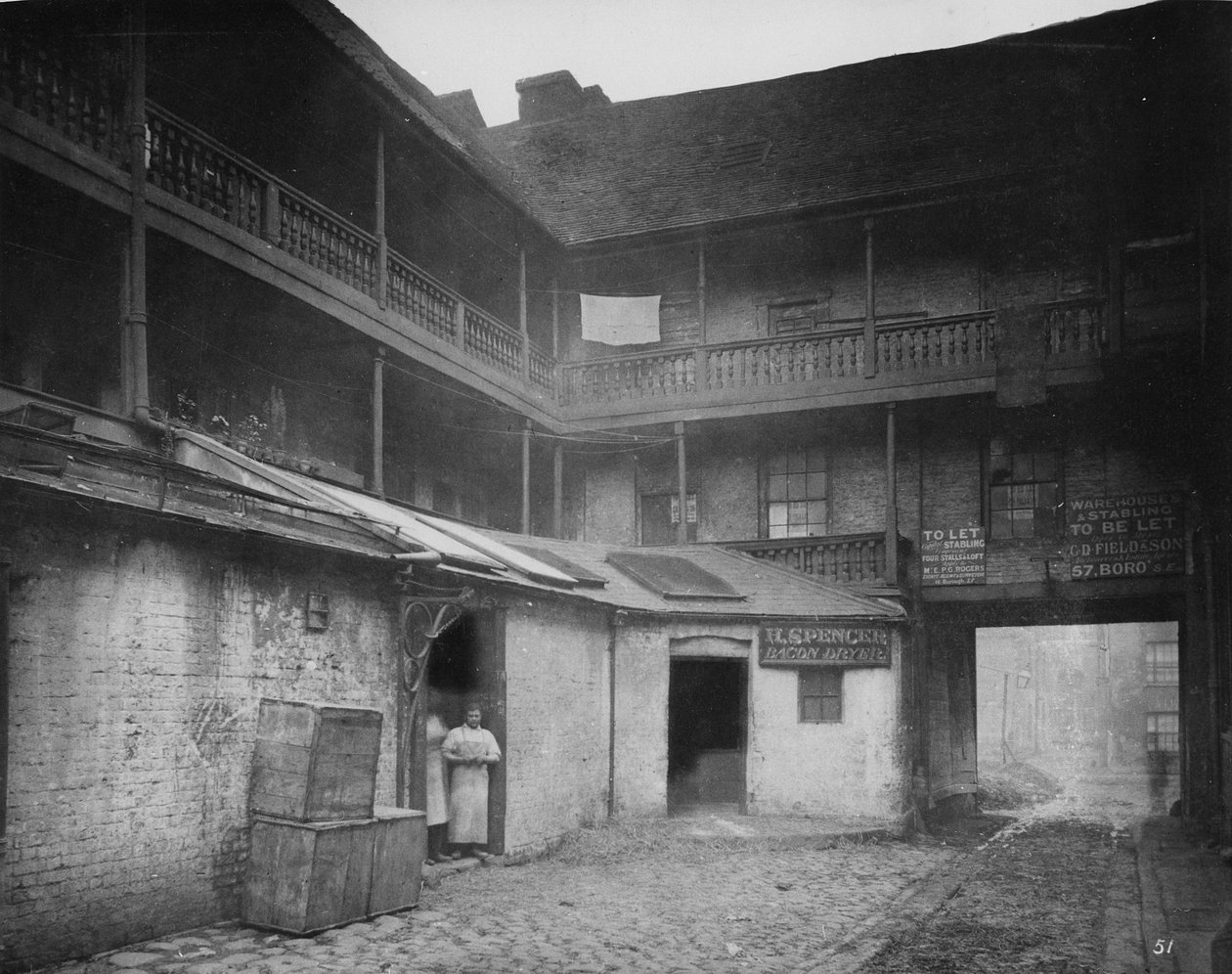 White Hart Inn Yard, Southwark, ca. 1881 av Henry Dixon