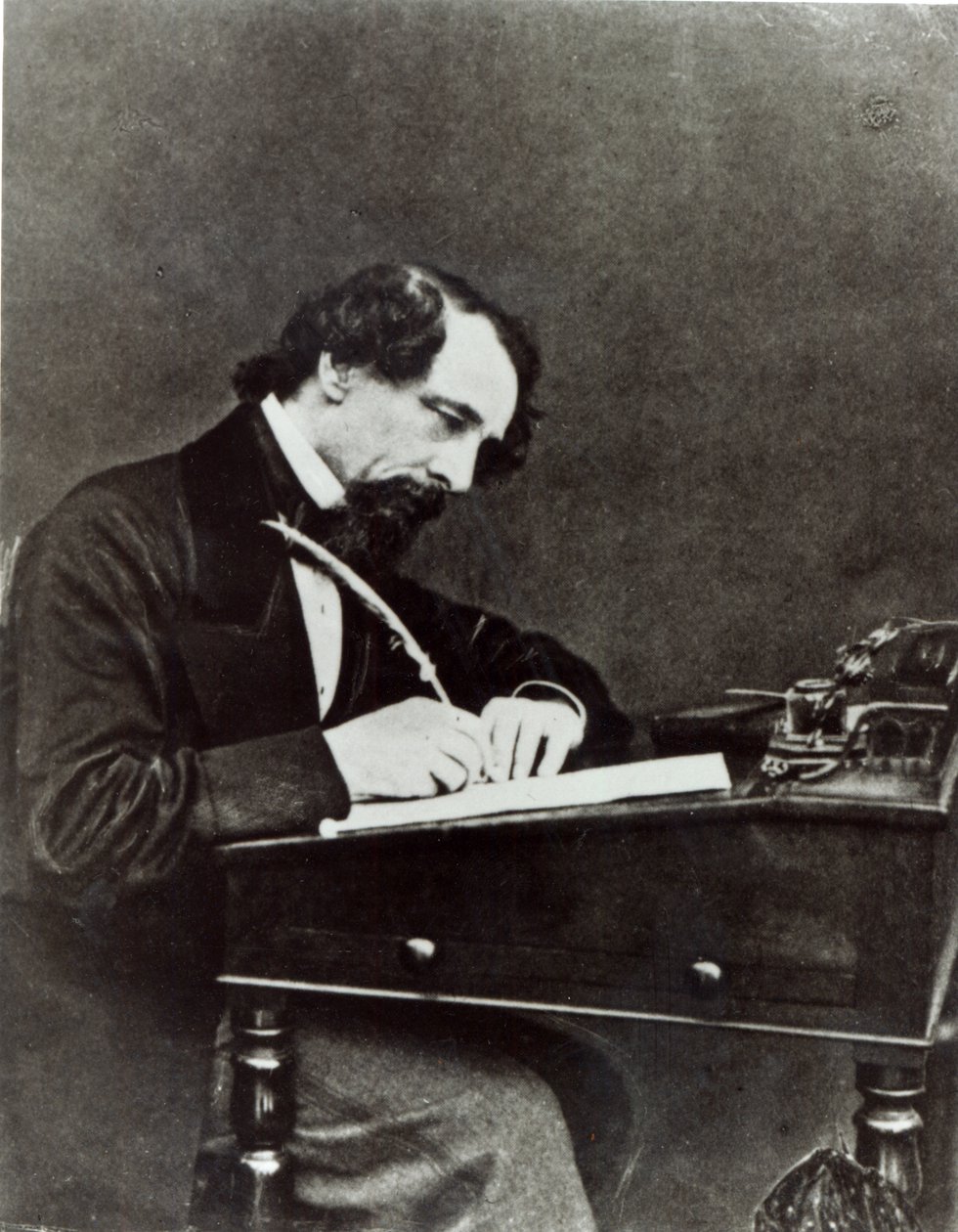 Charles Dickens (1812-70) ved skrivebordet sitt, 1858 av Herbert Watkins