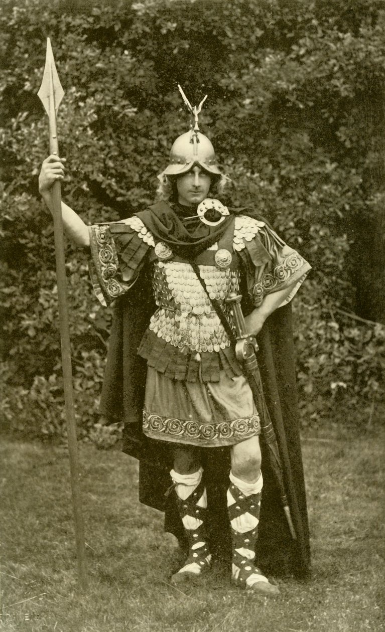 Representerer King Arthur Wearing Costume of British Chieftain, Sixth Century AD., 1924 av Herbert Norris