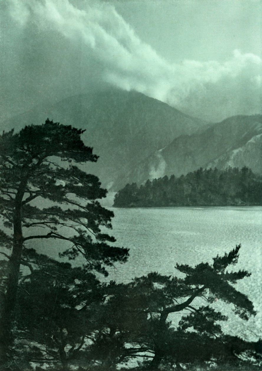 Nærmer seg storm på Lake Motosu, 1910. av Herbert Ponting