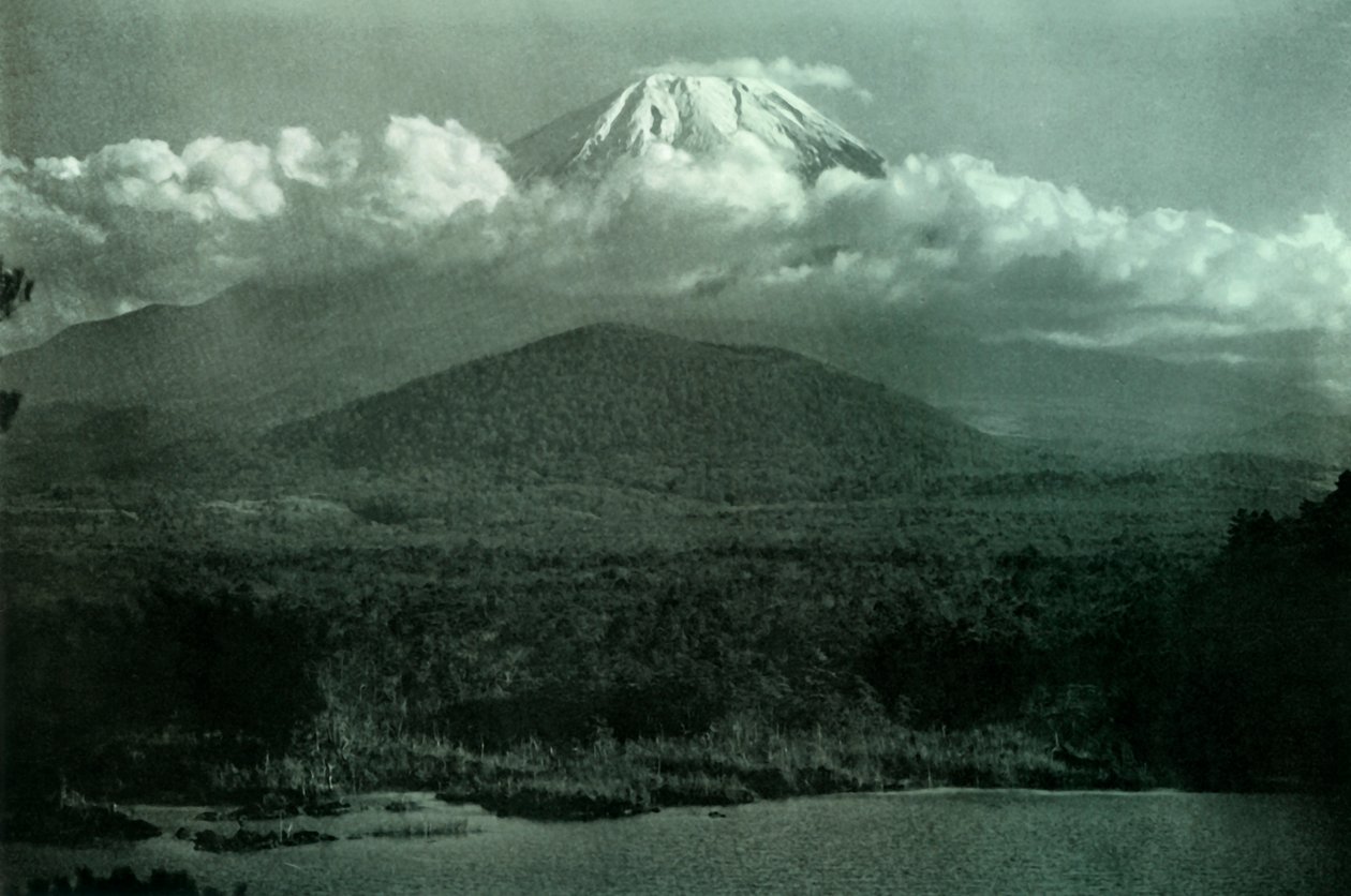 Fuji ved soloppgang, 1910. av Herbert Ponting
