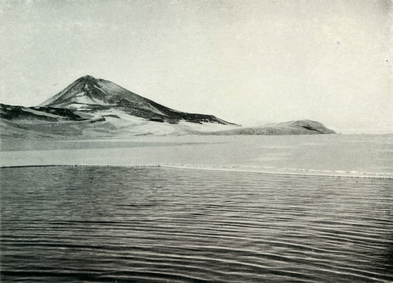 Hut Point og Observation Hill, c19101913, 1913 av Herbert Ponting