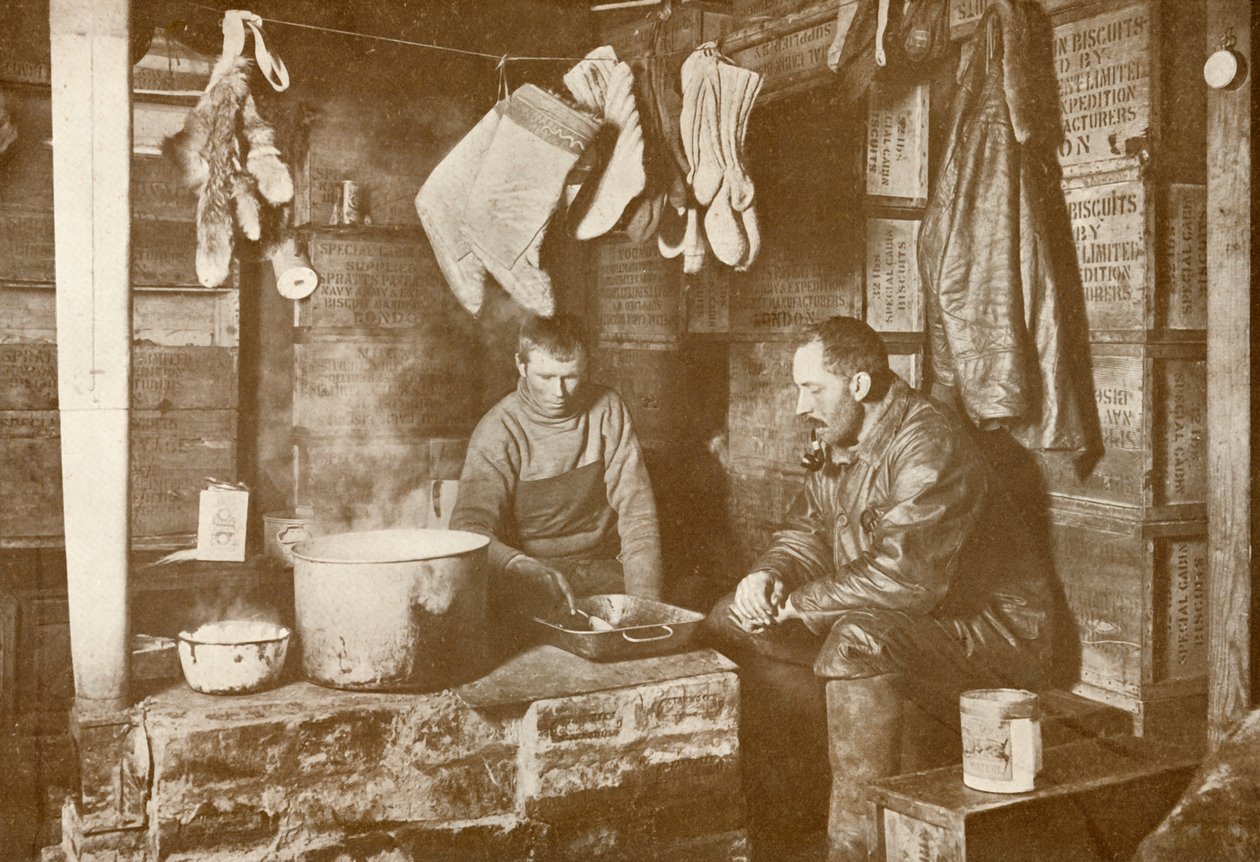 Meares og Demetri ved spekkovnen i Discovery Hut, 3. november 1911, 1913 av Herbert Ponting