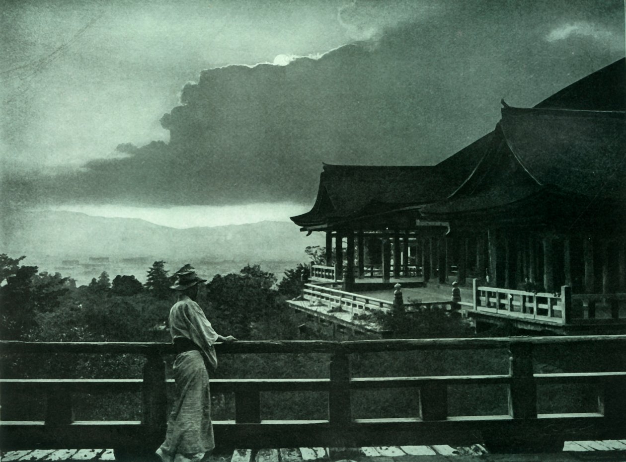 Måneskinn ved Kiyomizu-Dera, 1910. av Herbert Ponting