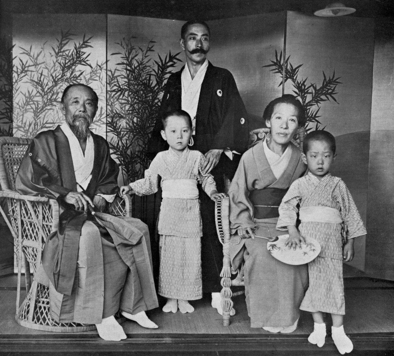 Prins og prinsesse Ito av Japan og deres familie, 1909. av Herbert Ponting