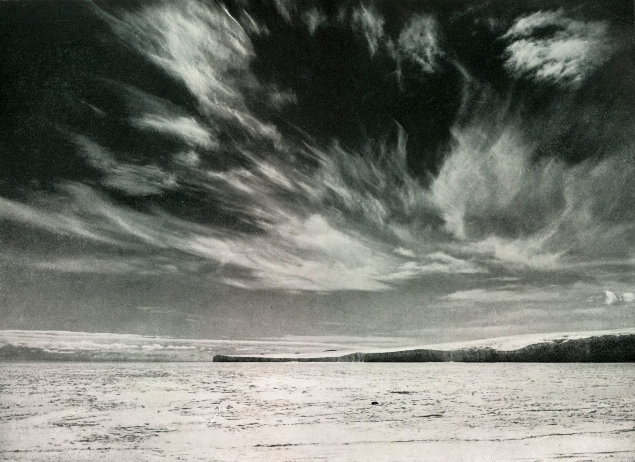Bemerkelsesverdige Cirrus-skyer over Barne-breen, 19. desember 1911, 1913 av Herbert Ponting