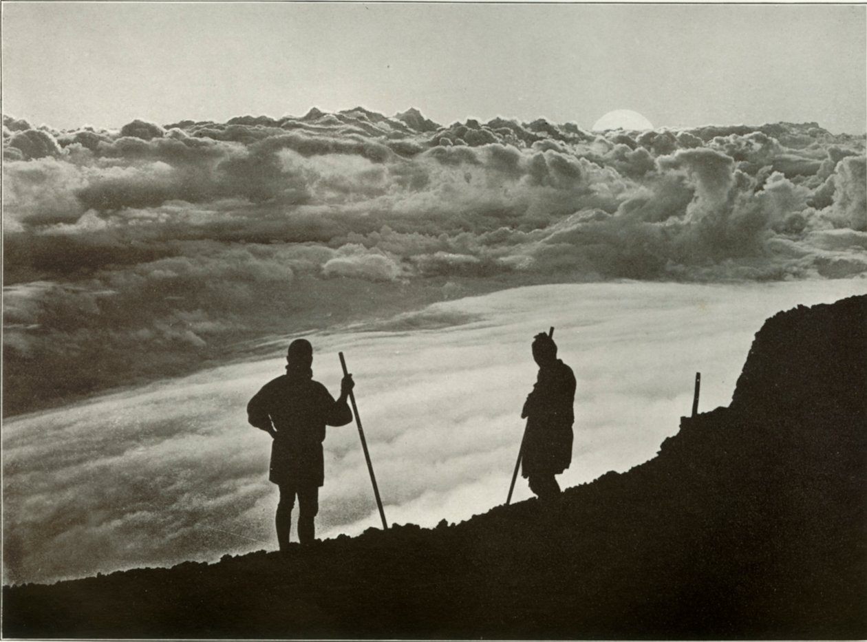 Solnedgang fra toppmøtet i Fuji, 1910. av Herbert Ponting