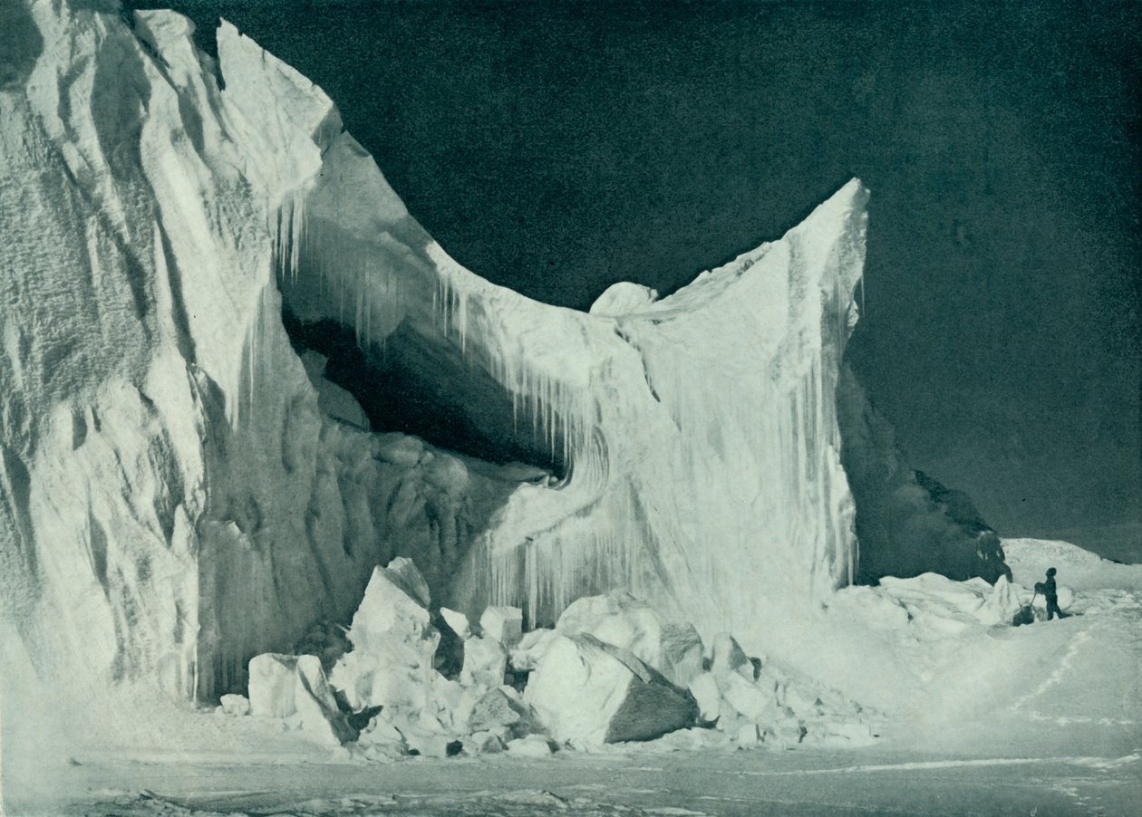 Slottet Berg på slutten av vinteren, c1911, 1913 av Herbert Ponting