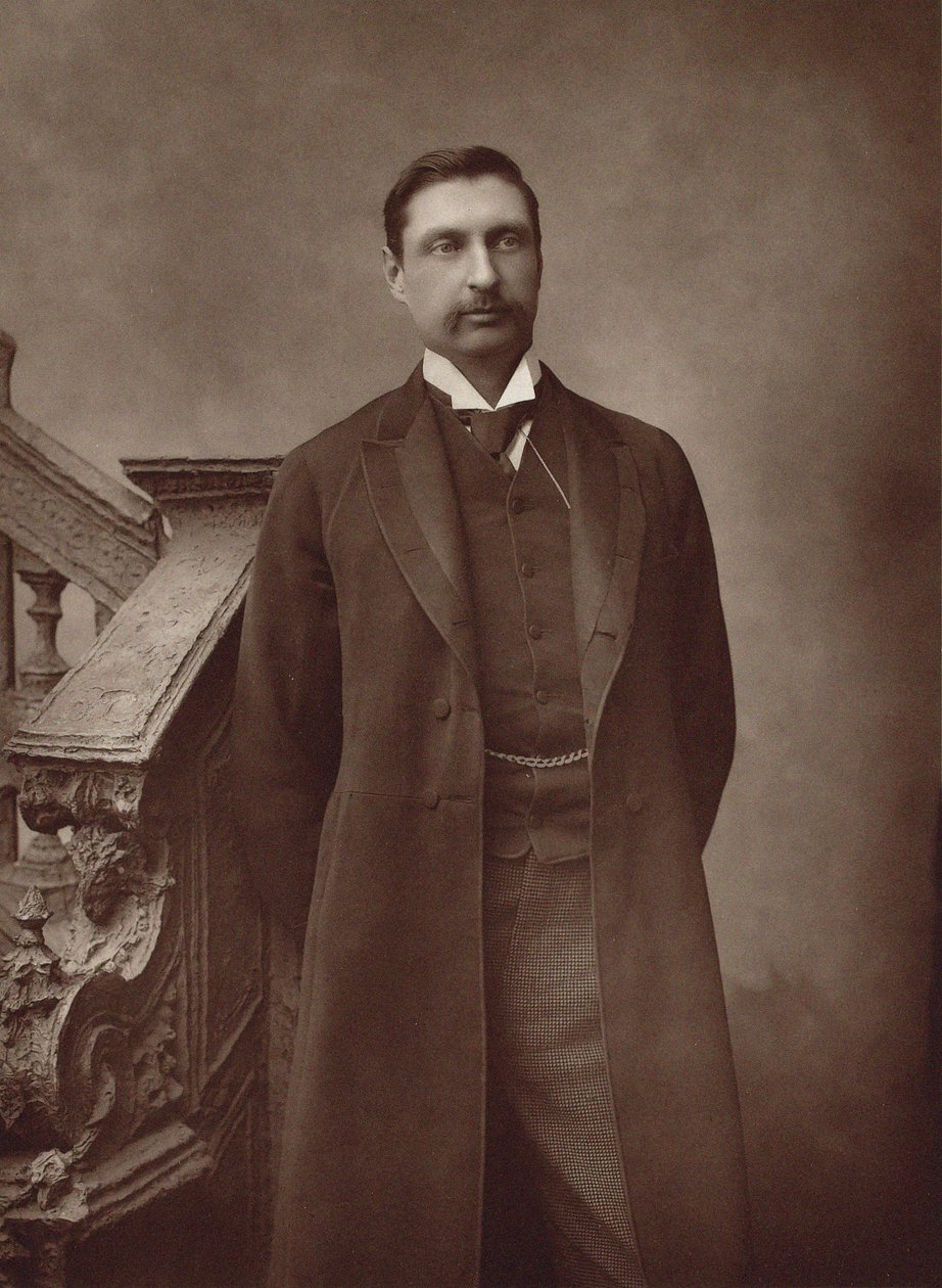 Portrett av forfatteren Sir Henry Rider Haggard 1856-1925. av Herbert Rose Barraud