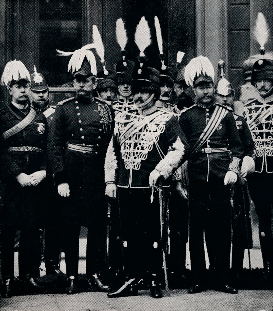 Den fremtidige kong Edward VII og offiserer i Queens Own Oxfordshire Hussars, 1897 1911 av Hills and Saunders