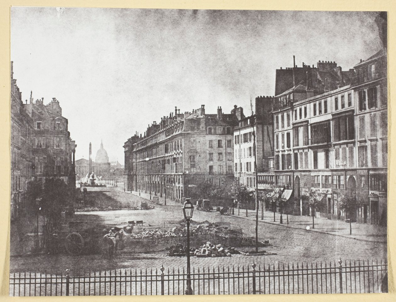 Rue Royale og rester av barrikadene fra 1848 av Hippolyte Bayard