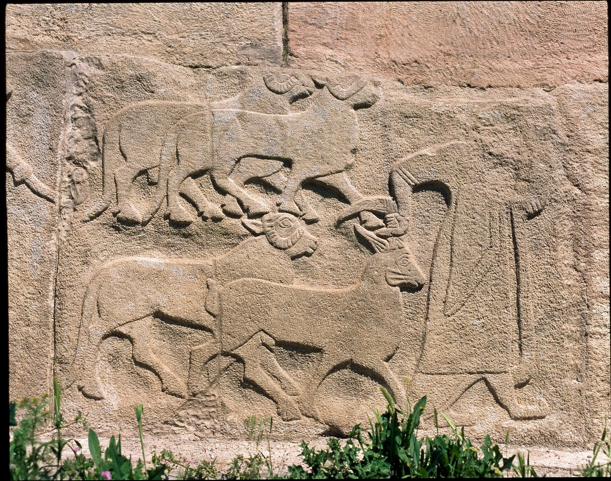 Utsikt over bunnen av relieffer av Sfinxens port av Hittite Hittite