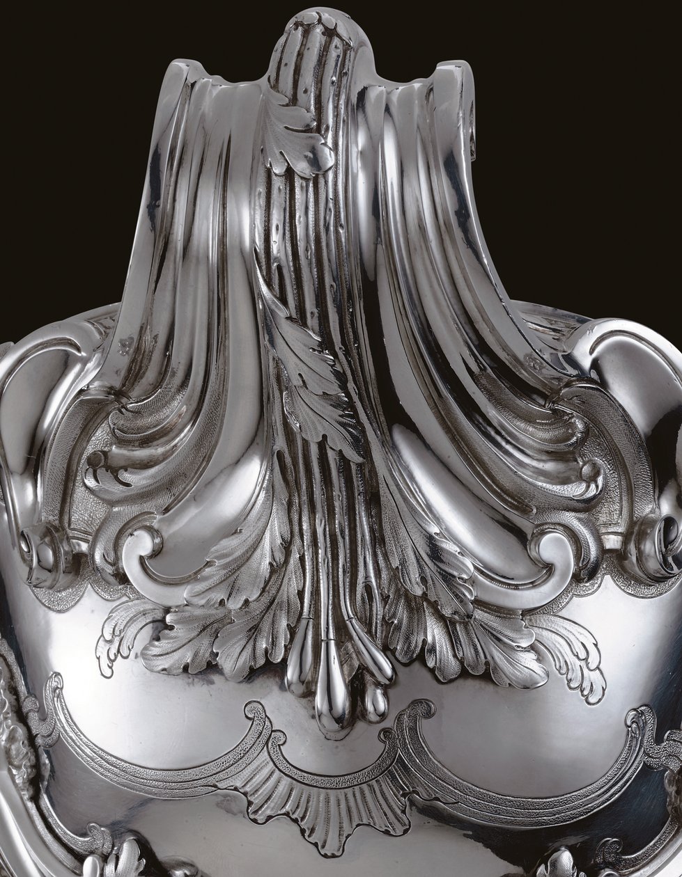 Detalj av en Louis XV terrin, deksel og foring av Honore de Balzac