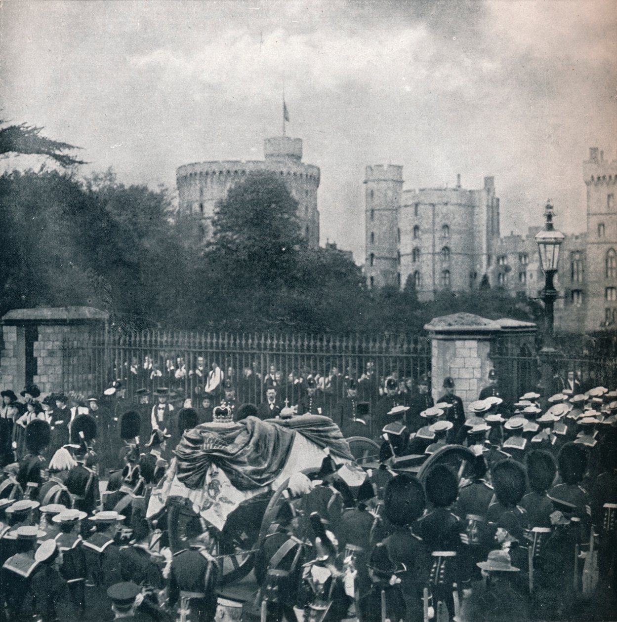 Kong Edward VIIs likbil ble trukket inn på eiendommen til Windsor Castle, 1910 1911 av Horace Walter Nicholls