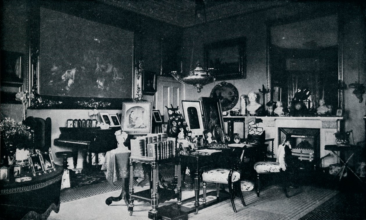 Queens Private Sitting Room i Osborne, c1899, 1901 av Hughes and Mullins