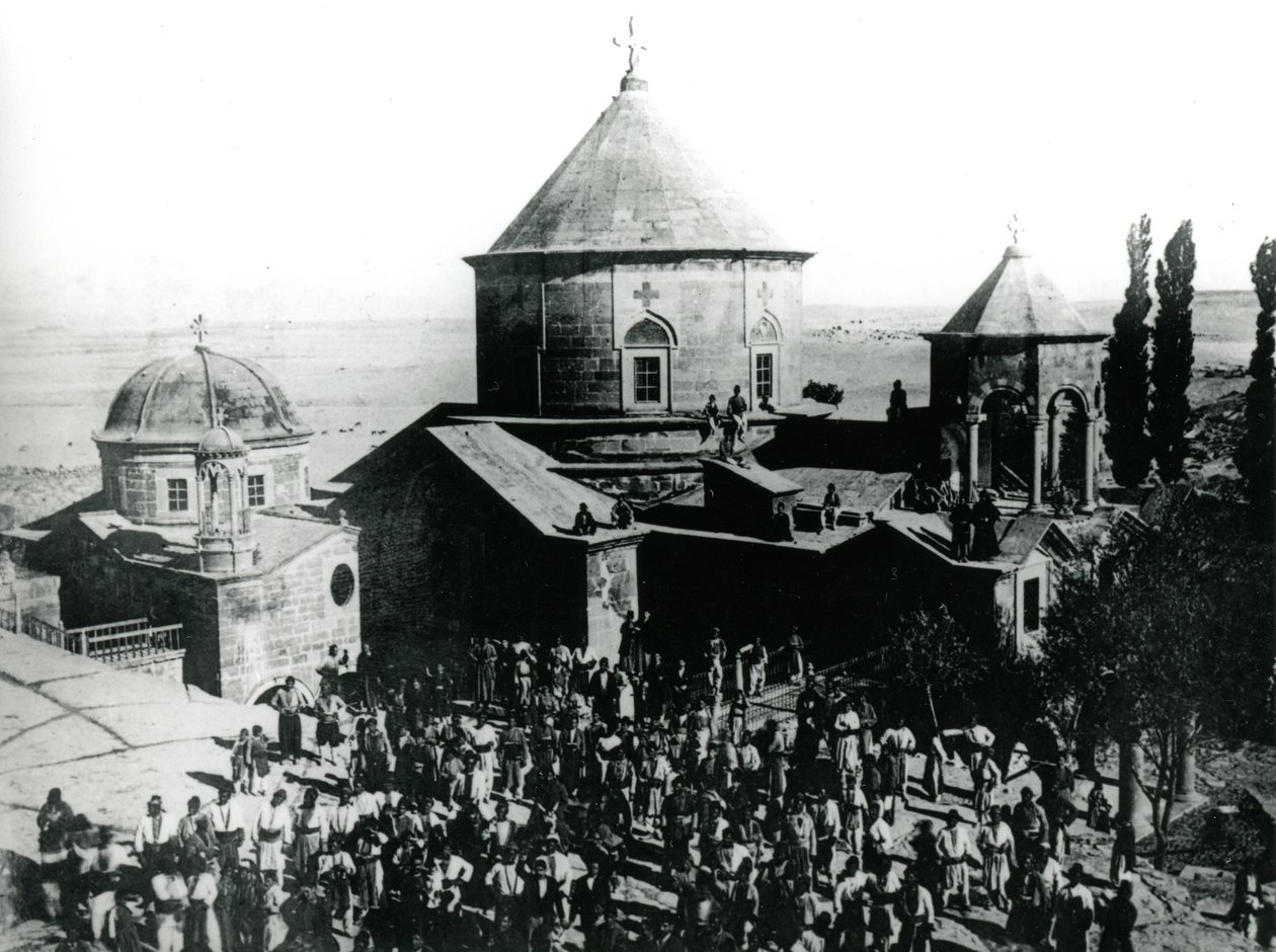 Pilegrimsreise ved Tomarza-klosteret, sørøst for Kayseri av Hugo Grothe