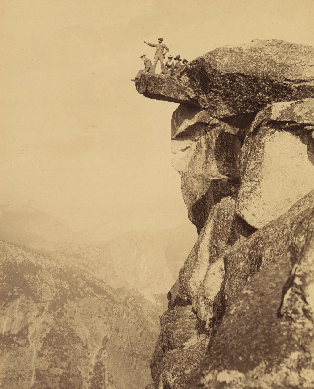 Glacier Point, 3,201 fot, Yosemite, Cal. av Isaiah Taber