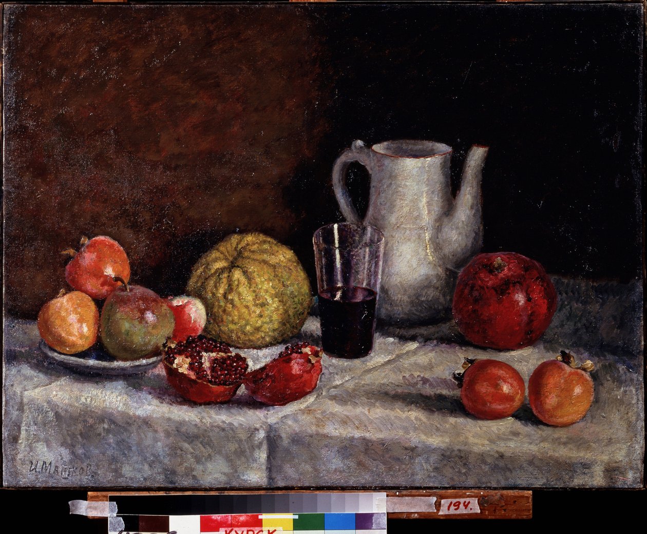 Stilleben med et granateple. Maleri av Ilya Ivanovich Mashkov (Ilia Mashkov, Matchkov) (1881-1944), olje på lerret, sent 1930. Russisk kunst fra 1900-tallet, sovjetisk kunst. Regionalt A. Deineka kunstgalleri, Kursk (Russland). av Ilya Ivanovich Mashkov