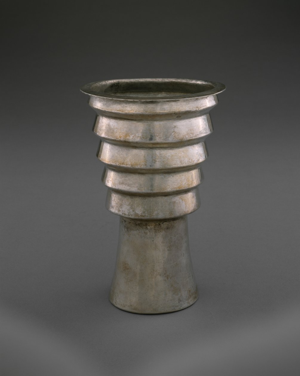 Trinnbeger (aquilla), Later Horizon, 1470-1532 (sølv) av Incan