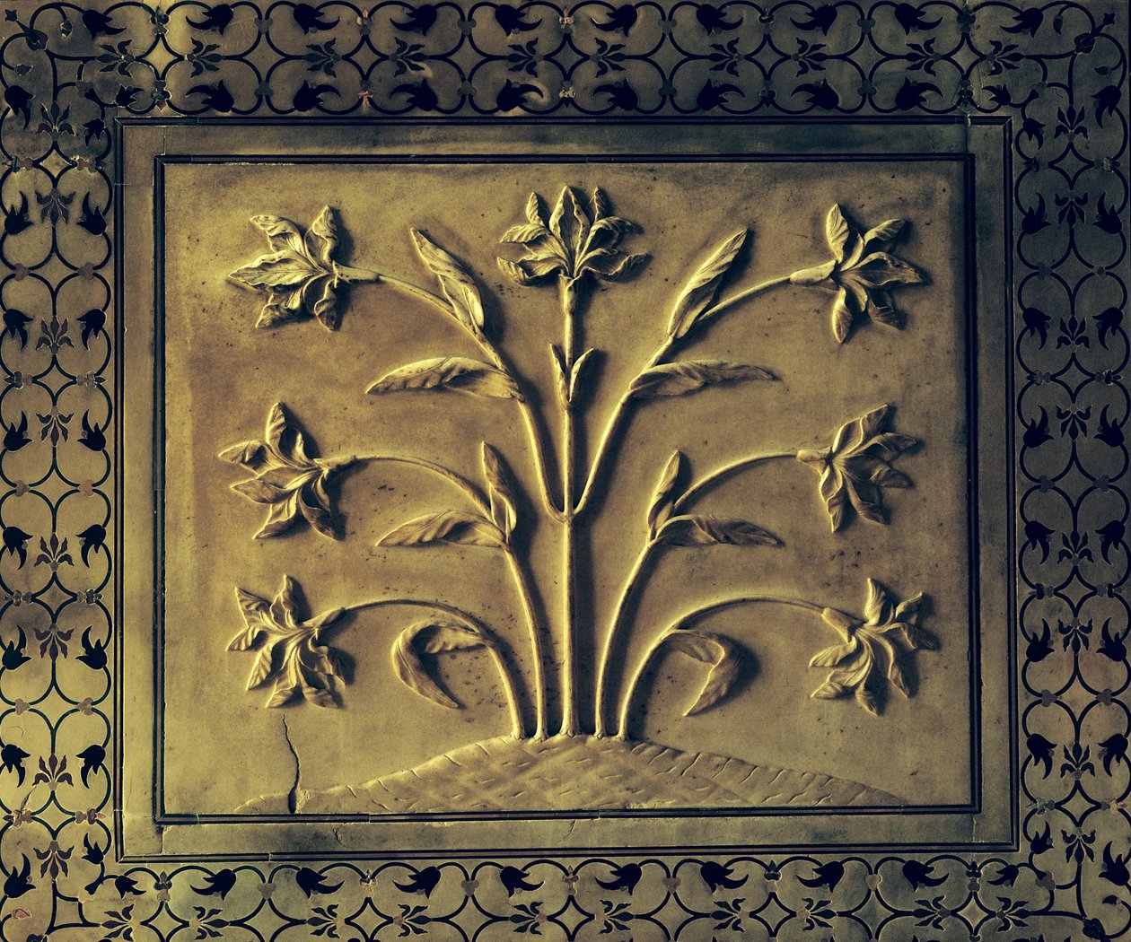 Blomstrende plante, detalj av et panel fra det sirkulære galleriet, 1631-41 (marmor) av Indian School