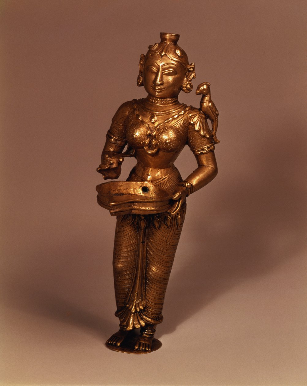 Lampe i form av Goddess of Fortune, Sør-Indisk, tidlig på 1800-tallet (messing) av Indian School