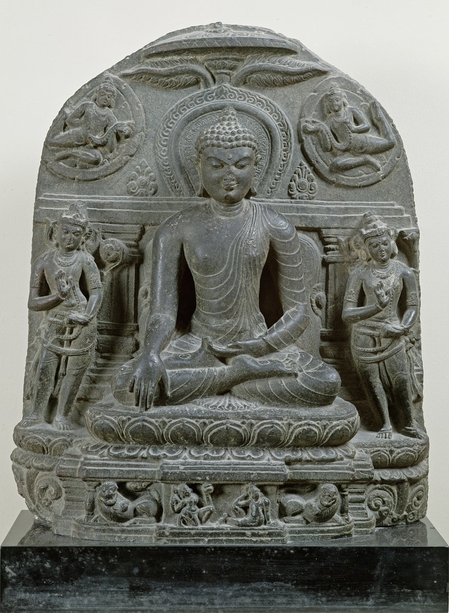 Sittende Buddha i meditasjon (basalt) av Indian School