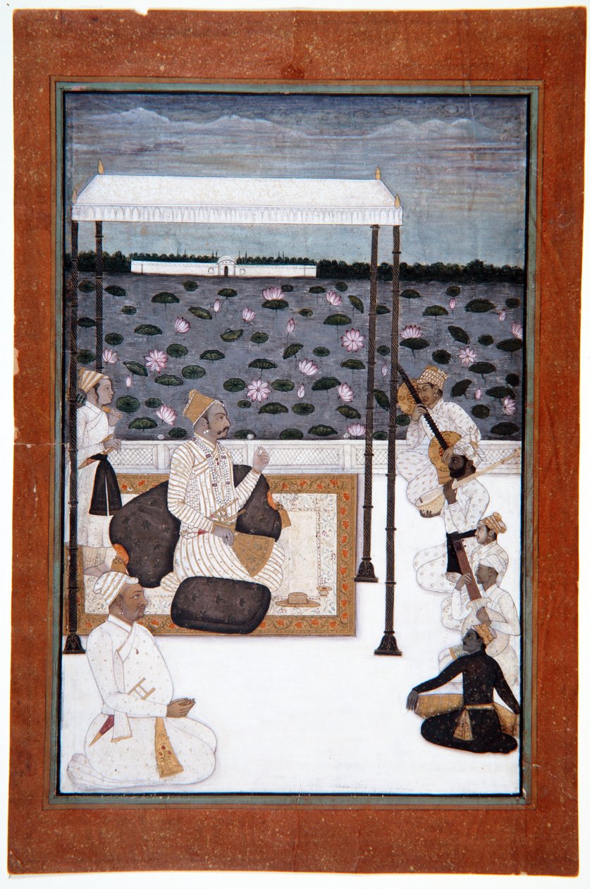 En adelsmann lytter til musikk under en baldakin på en terrasse ved en innsjø, ca. 1680 (ugjennomsiktig wc & gull på papir) av Indian School