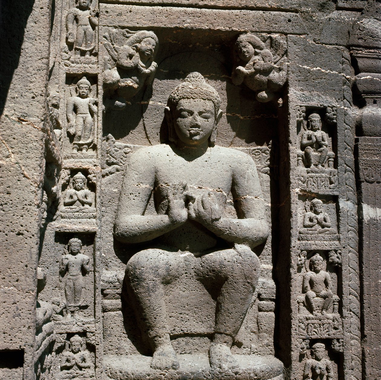 Buddha, utskåret statue i hule 19 av Indian School