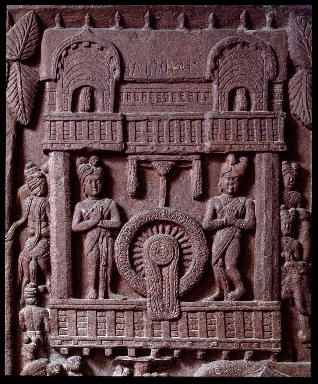 Buddhisme: "" Prasenjits siste besøk til Buddha" (Prasanjits siste besøk til Buddha) detail du stupa de Bharhut (Barhut, Barouth) Lavt relieff av svart stein, 2. århundre f.Kr. (2. århundre f.Kr.) - Kolkata, indisk museum av Indian School