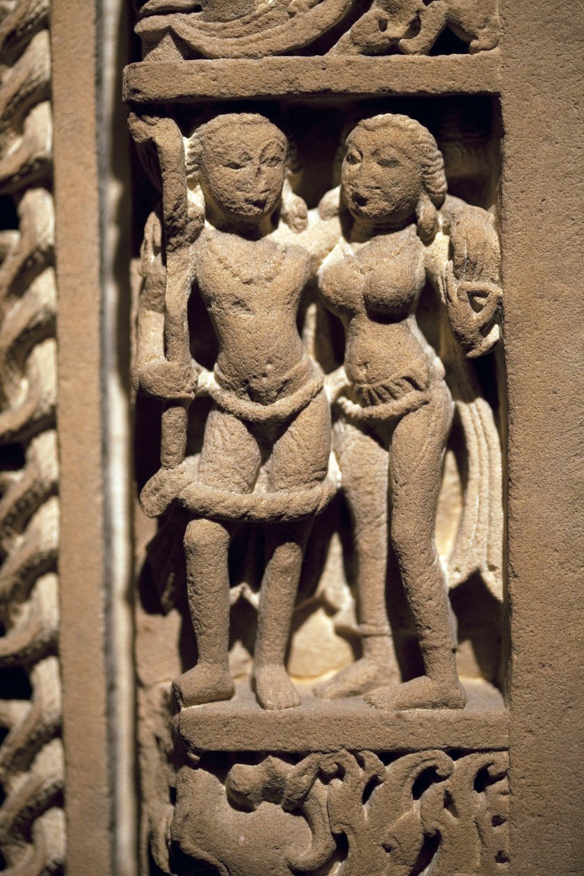 Et par elskere. Dørkarm i utskåret stein, kunst fra Rajasthan eller Uttar Pradesh (India), 9.-10. århundre. Nasjonalmuseet i Korea, Seoul (Sør-Korea). av Indian School