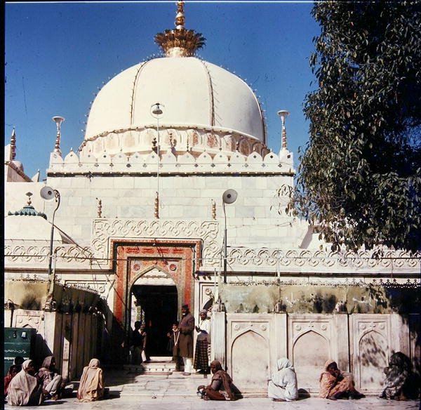 Dargarh Sharif fra Khwaj: Muin-ud-din Chishti, grunnlagt i 1166 av Indian School